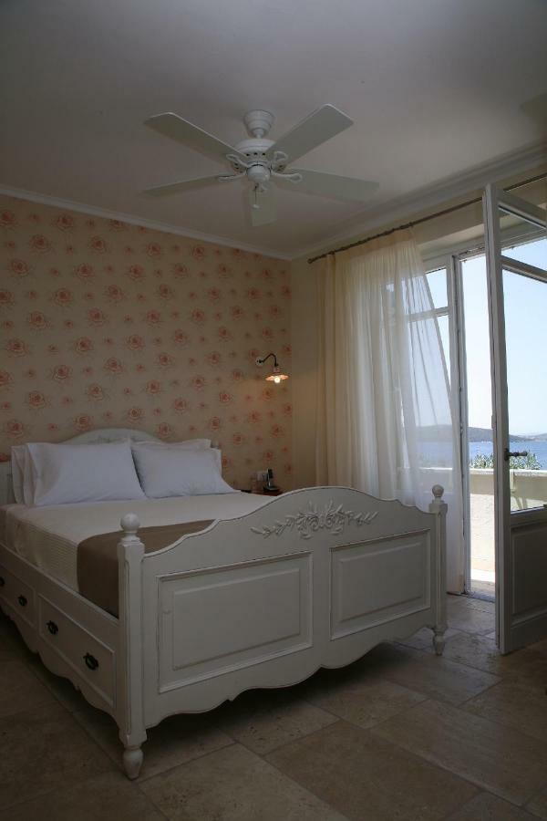 エルミオニ Mourayio Bed & Breakfast エクステリア 写真